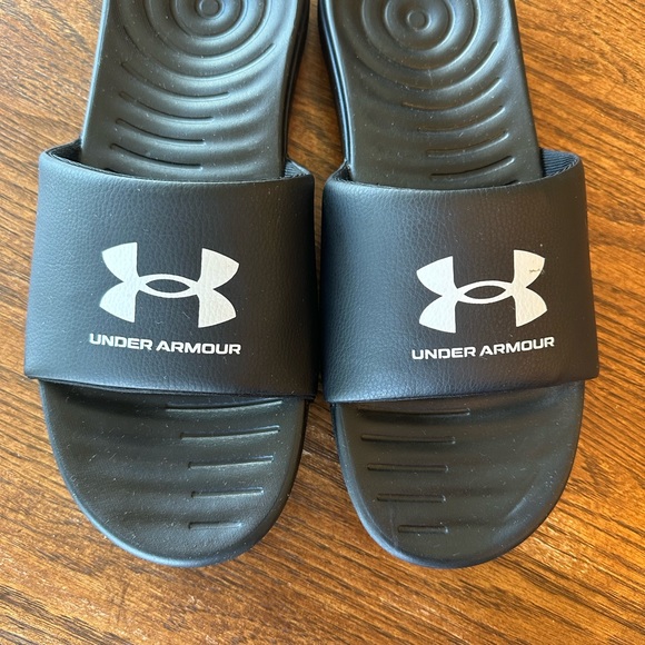 Men’s under armour flip flops - Picture 3 of 4